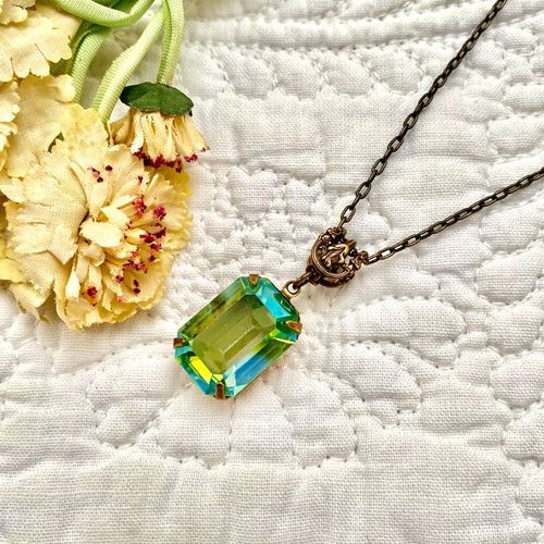 再販＊レア！ヴィンテージスワロフスキー・ペリドットオーロラ、ウラン 