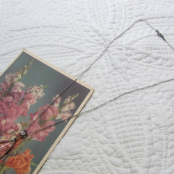 ヴィンテージ・クリアグラスのインタリオ、flower&leafのネックレス 4枚目の画像