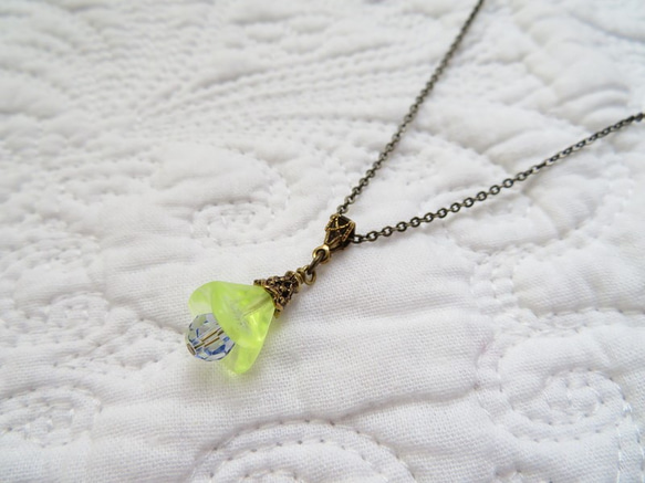 レア！チェコヴィンテージ・ウランガラス、フラワーネックレス（sw 