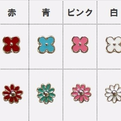 手縫いのキーホルダー with 花柄カシメ（革色：チョコ × カシメ：白・4弁）【受注生産】【送料込み】 3枚目の画像