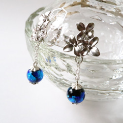 螢火蟲球耳環（流星） *優質鍍銠 銠塗層 夜光螢火蟲球 螢火蟲玻璃 蜻蜓球 淺藍色 藍色 第3張的照片