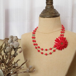 Demi parure（紅色）*紅色短長2way套非洲菊胸針和捷克珠子雙項鍊 第1張的照片