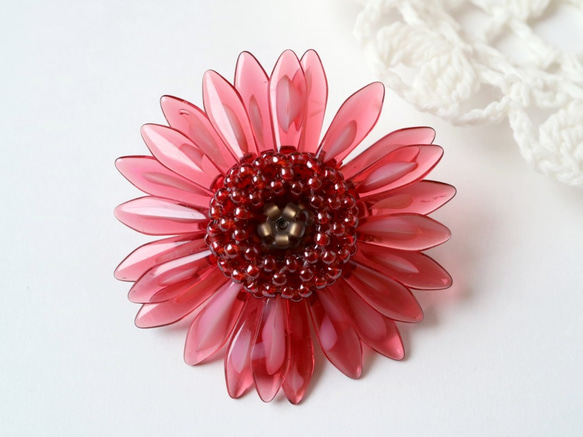 ガーベラのブローチ（ベリー）＊花 フラワー コサージュ 希望 お祝い