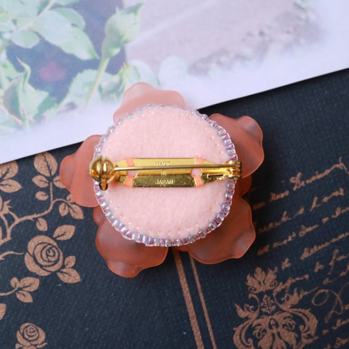 バラのブローチ（マリリン・モンロー）＊薔薇 ローズ 一重咲き 花