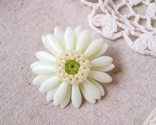 ガーベラのブローチ（クリームイエロー）＊花 コサージュ 希望 ウラン