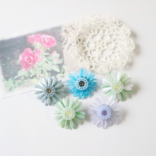 ガーベラのブローチ（ブルーハワイ）＊花 フラワー コサージュ 希望
