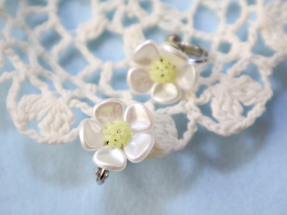 糖果花耳環（僅限白花）*花白色精緻可愛可愛優雅華麗梅花新年春天 第1張的照片