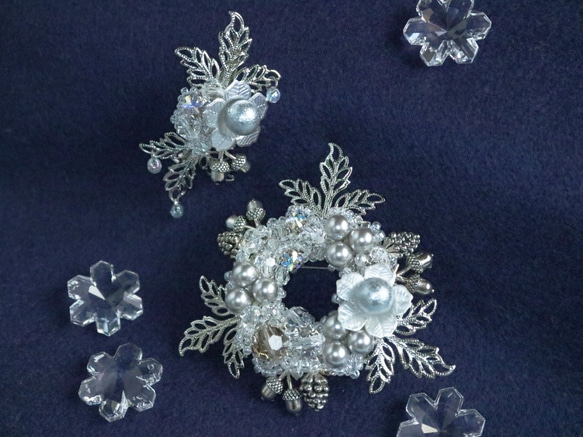 雪夜*胸針奧地利水晶玻璃珍珠葉花松果橡實花環銀銀灰灰 第13張的照片