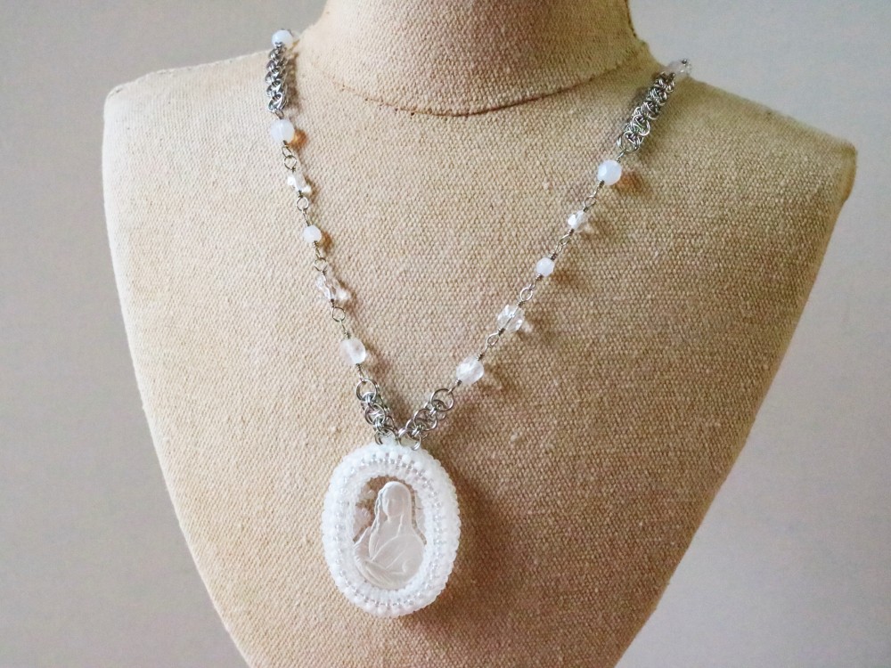 モナリザ・ヘルム＊上質 ヴィンテージ インタリオ ネックレス ホワイト 白 チェーンメイル 鎖帷子 名画 絵画 美術館