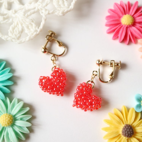 ハートのイヤリング（赤）＊ありそうでない ふっくら かわいい 繊細