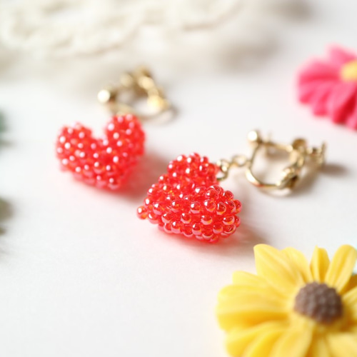 ハートのイヤリング（赤）＊ありそうでない ふっくら かわいい 繊細
