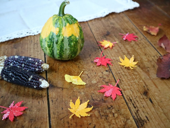 いろは紅葉のネックレス（紅・朱）＊受注制作 秋 もみじ イロハモミジ 伊呂波紅葉 鮮やか 赤 繊細 ペンダント 10枚目の画像