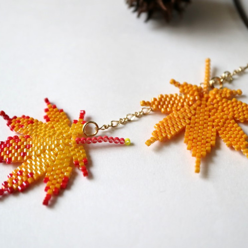 いろは紅葉のネックレス（赤黄・黄）＊受注制作 秋 もみじ