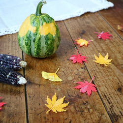 いろは紅葉のネックレス（赤黄・黄）＊受注制作 秋 もみじ 伊呂波紅葉 黄 黄葉 繊細 ビーズステッチ ペンダント 10枚目の画像