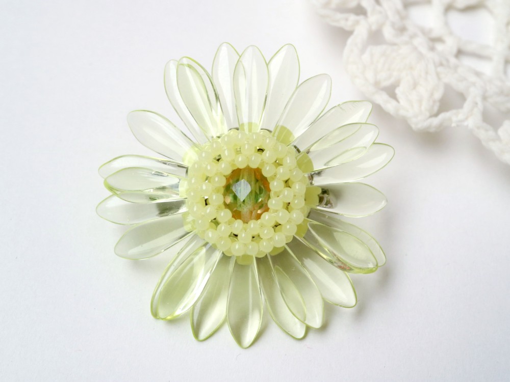 ガーベラのブローチ（レモンイエロー・ピンクアンドグリーン）＊花 コサージュ 希望 ウランガラス ルミナスイエロー