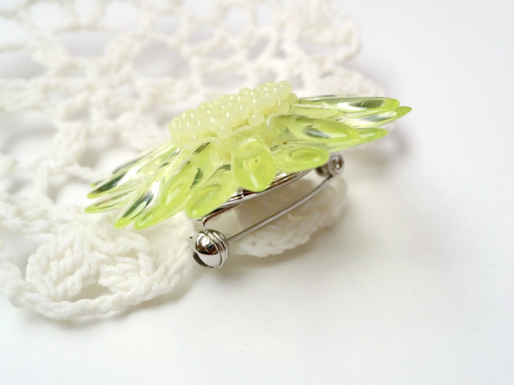 ガーベラのブローチ（レモンイエロー・ピンクアンドグリーン）＊花 コサージュ 希望 ウランガラス ルミナスイエロー