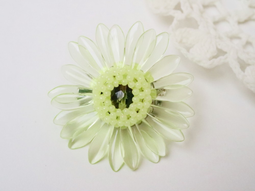 ガーベラのブローチ（レモンイエロー・ピンクアンドグリーン）＊花 コサージュ 希望 ウランガラス ルミナスイエロー
