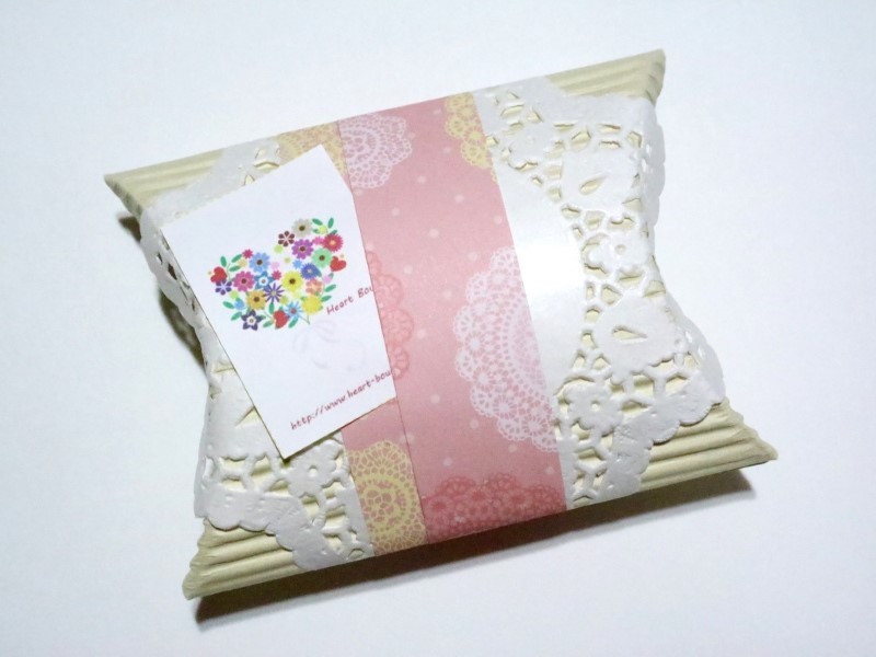 ガーベラのブローチ（レモンイエロー・ピンクアンドグリーン）＊花 コサージュ 希望 ウランガラス ルミナスイエロー