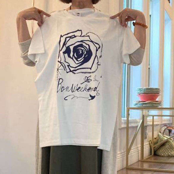 バラプリント白 Lサイズ DPボンウィークエンドローズ Tシャツ 2枚目の画像