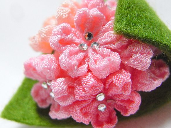 つまみの小さな小さな桜餅ブローチ 1枚目の画像