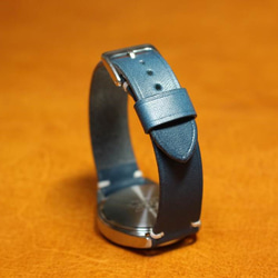 [CASIO×ジーンズ・ライトネイビー] ベルトリメイク腕時計。革：栃木レザー、糸：フランス産リネン糸。 6枚目の画像