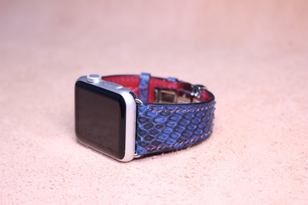 Apple Watch（アップルウォッチ）45.44㎜用ベルト  42.40㎜サイズも製作可.ダイヤモンドパイソン/藍染