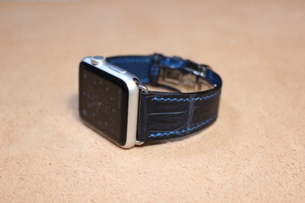 Apple Watch、44㎜用ベルト、スモールクロコ/艶消しミッドナイトブルー、総手縫い製作