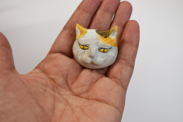 猫の顔　ブローチ 陶土 6枚目の画像