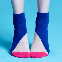棉襪－女生襪子－簡約襪子－藍色粉紅短襪 第1張的照片