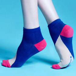 棉襪－女生襪子－簡約襪子－藍色粉紅短襪 第3張的照片