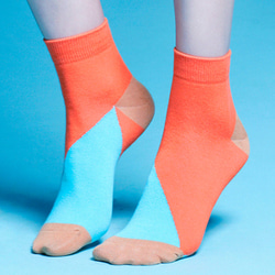 棉襪－女生襪子－簡約襪子－ 橘色粉藍短襪 第2張的照片