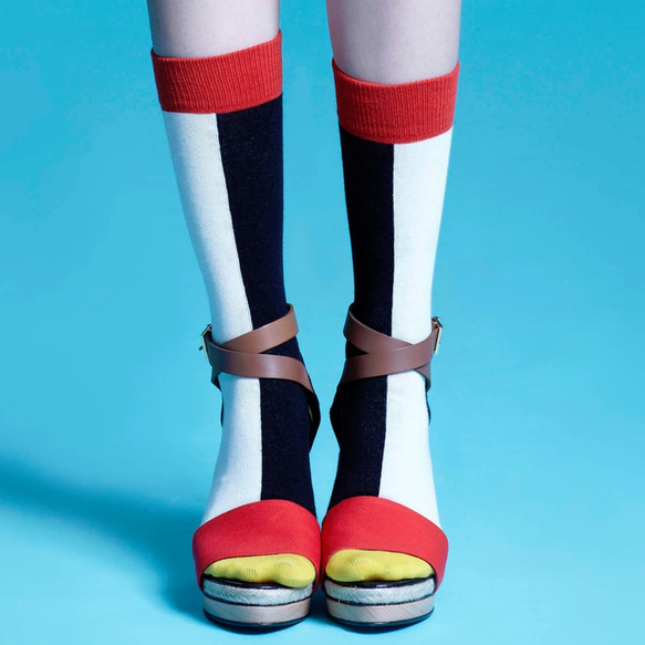 棉襪－女生襪子－簡約襪子－紅黑白色短襪 第1張的照片