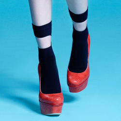 棉襪－女生襪子－簡約襪子－黑色短襪－開洞設計 第2張的照片