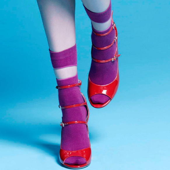棉襪－女生襪子－簡約襪子－酒紅色短襪－開洞設計 第2張的照片