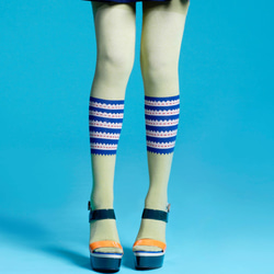 棉襪－女生襪子－簡約襪子－綠色花紋長襪 第1張的照片
