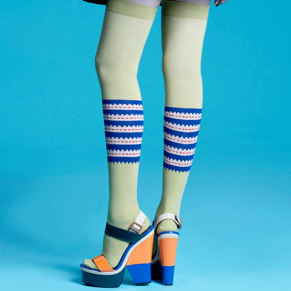 棉襪－女生襪子－簡約襪子－綠色花紋長襪 第2張的照片