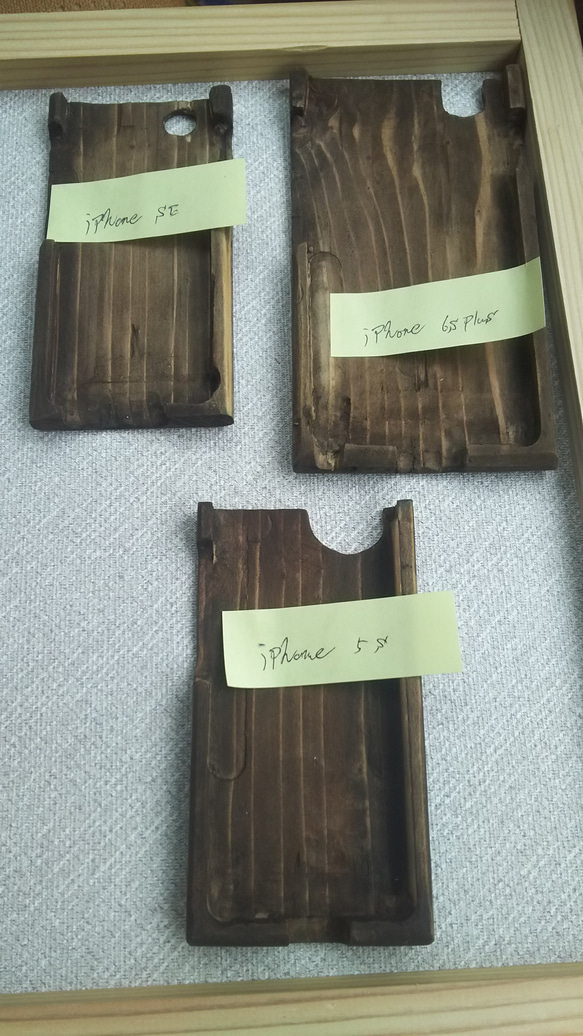 携帯カバー 木製 アンティーク調 ウォールナット 3枚目の画像