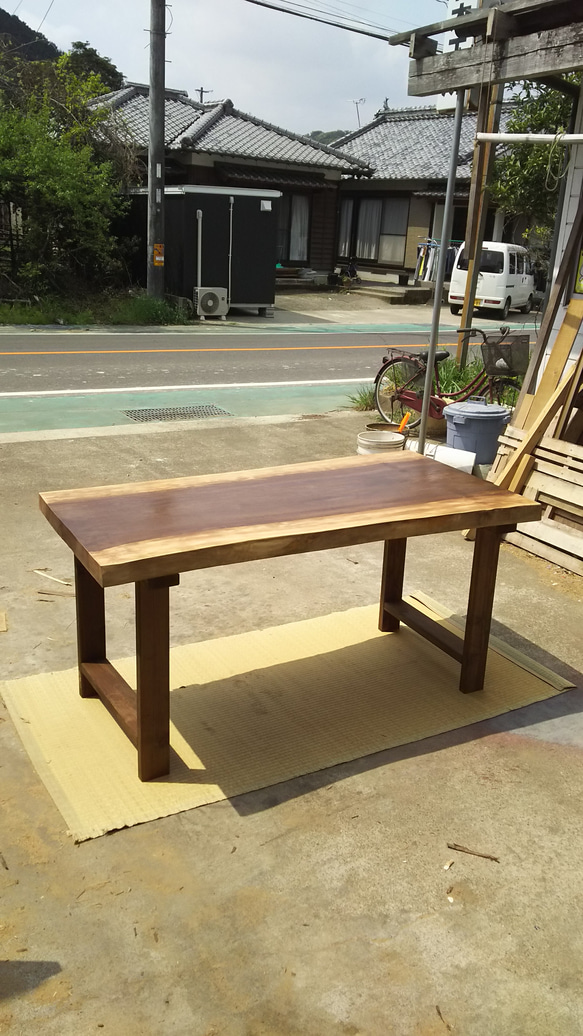 楠の木 一枚板 ウォールナット風 ウレタンニス ダイニングテーブル 天