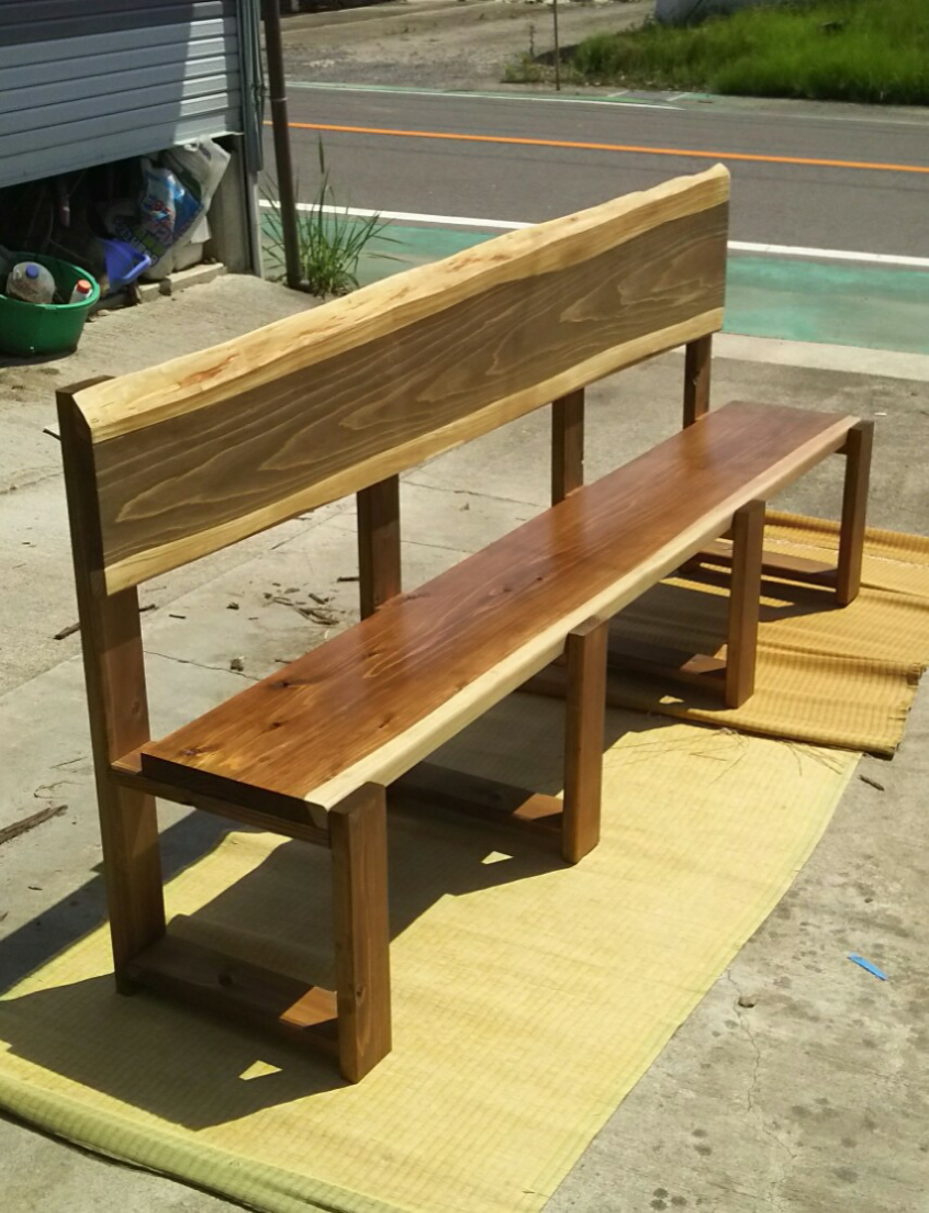 ウォールナットの一枚板で作った手作りスツール
