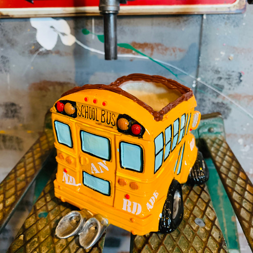 アメリカン スクールバス/ ディスプレイプランター(フェイクグリーンアレンジ) アメリカン スクールバス/ ディスプレイプランター(フェイク