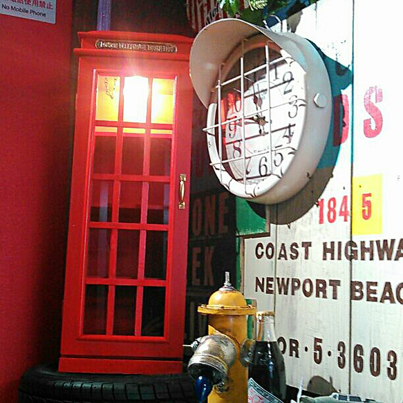 ロンドン電話ボックス型/ 電飾灯着きキャビネット 2枚目の画像
