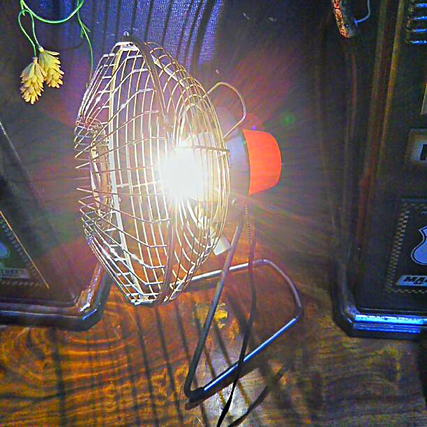 レトロ 防水携帯ランプ ジャンク品 赤黒 