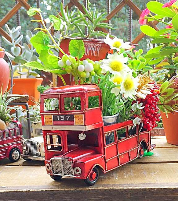 "ロンドンバス"（a） フラワーアレンジメント/ #アンティーク フラワー号 #インテリア #Flower Arrang 1枚目の画像