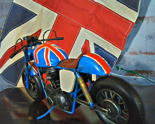 イギリス　ヴィンテージ 風切りプレートステー付きロッカーズ　カフェレーサー イギリス ヴィンテージ 風切りプレートステー付きロッカーズ カフェ