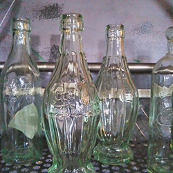 アメリカン ヴィンテージ/
コカ・コーラ コレクターズITEM/
復刻版/記念ボトル…⁉
店舗什器
Coca-Cola 4枚目の画像