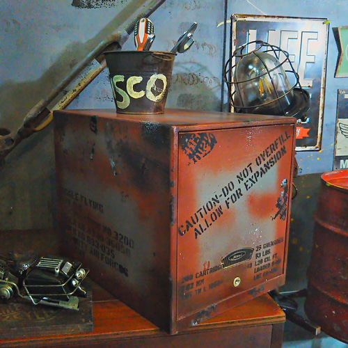 シャビー マテリアル/ インダストリアル/ 跳ね上げ扉(スチール棚) 書類