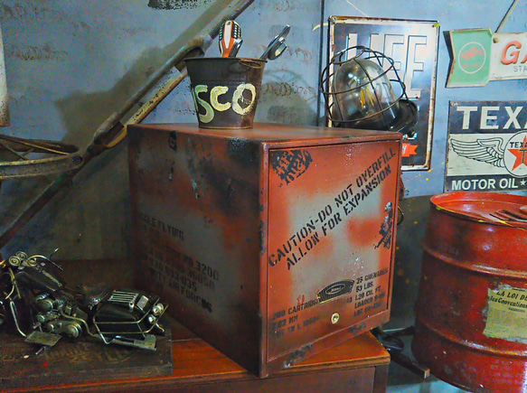 シャビー マテリアル/ インダストリアル/ 跳ね上げ扉(スチール棚) 書類