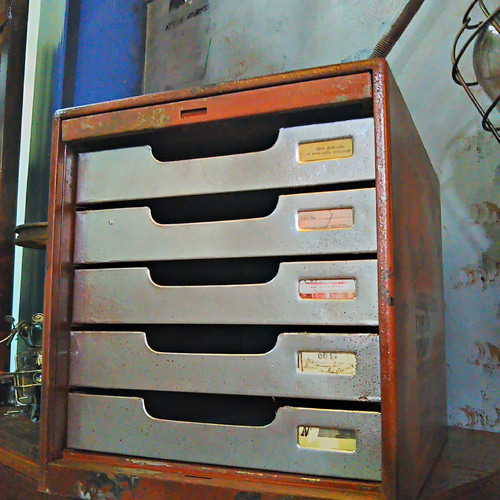 シャビー マテリアル/ インダストリアル/ 跳ね上げ扉(スチール棚) 書類