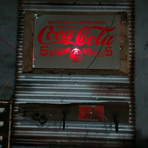 Coca-Cola ヴィンテージ　パプミラー　フレーム付き　50×35センチ Coca Cola ビンテージ パブミラー ｜ glow ANTIQUES