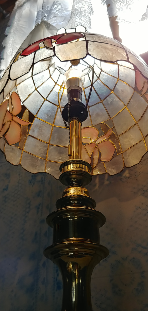 アメリカン アンティーク/
花柄 カピス貝 ステンド /
スタンドランプ/　
Antique  Lamp/
店舗什器 8枚目の画像